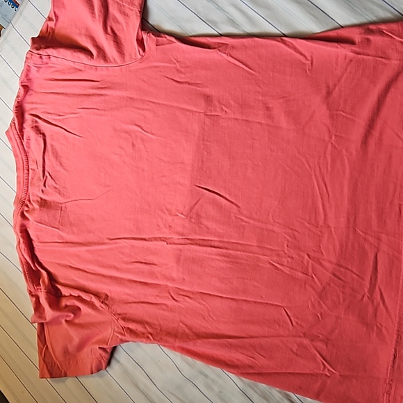 Salmon color vibrant streetwear graphic teeshirt - Picture 3 of 3